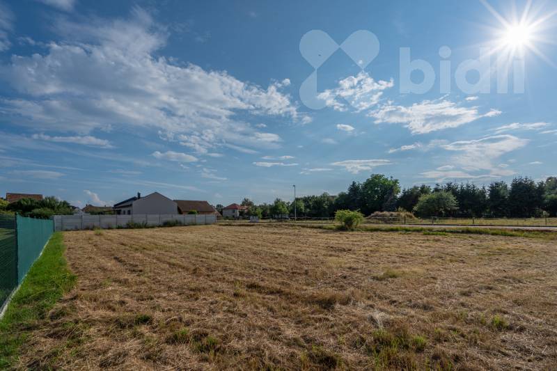 Koupit stavební pozemek 1.216 m2 v okolí Plzně