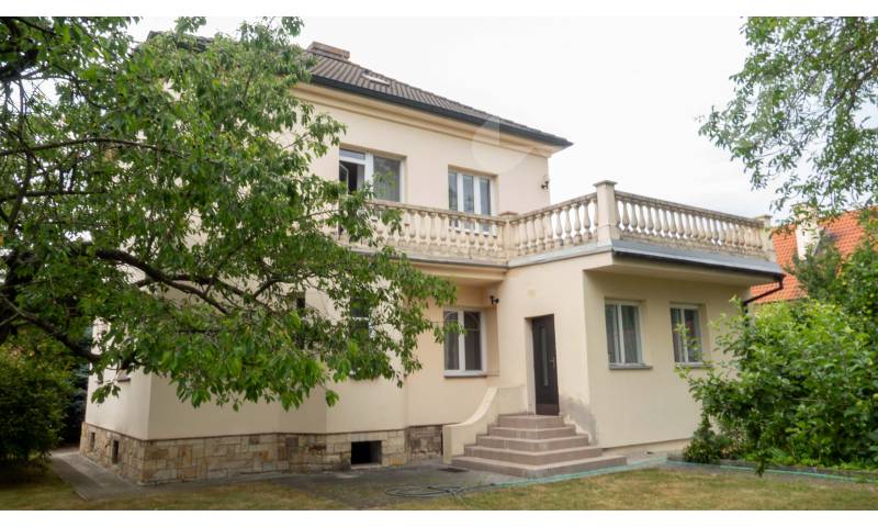 Vila ze zahrady