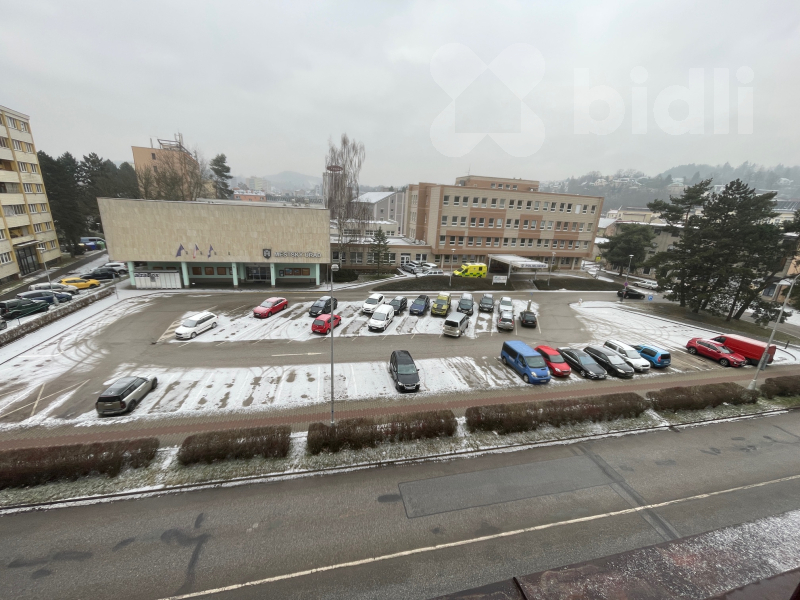 POHLED Z OBÝVÁKU A LOŽNICE