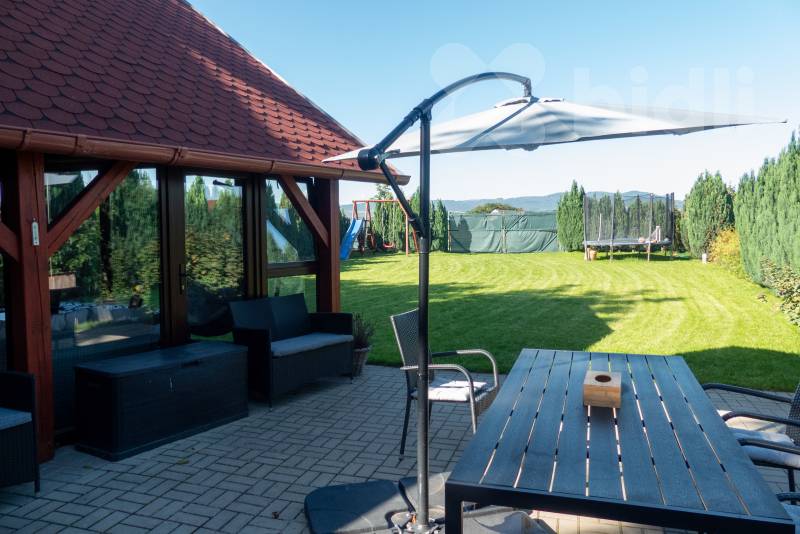 Pohled od zahradního domku