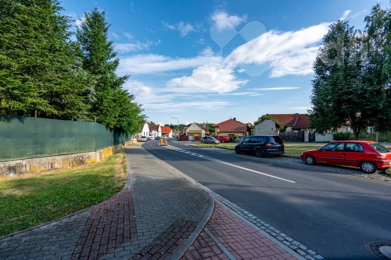 Prodej stavebního pozemku 1.216 m2 s kompletními i