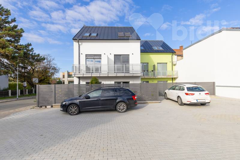 2+kk, Střelice u Brna