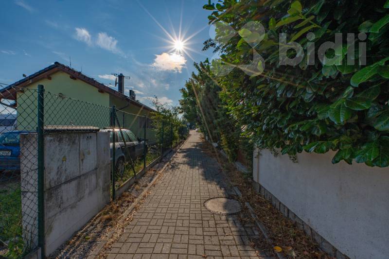 Prodej stavebního pozemku 1.216 m2 s kompletními i