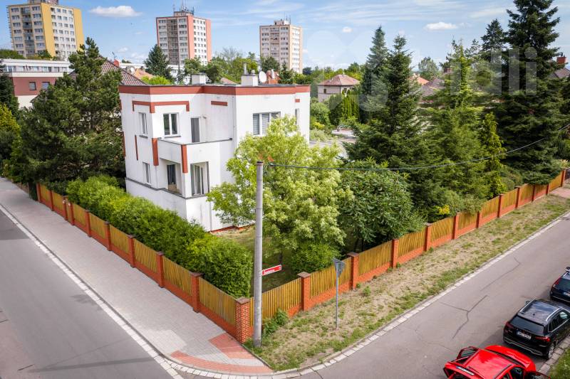 Vila s geniusem loci v srdci Malšovic