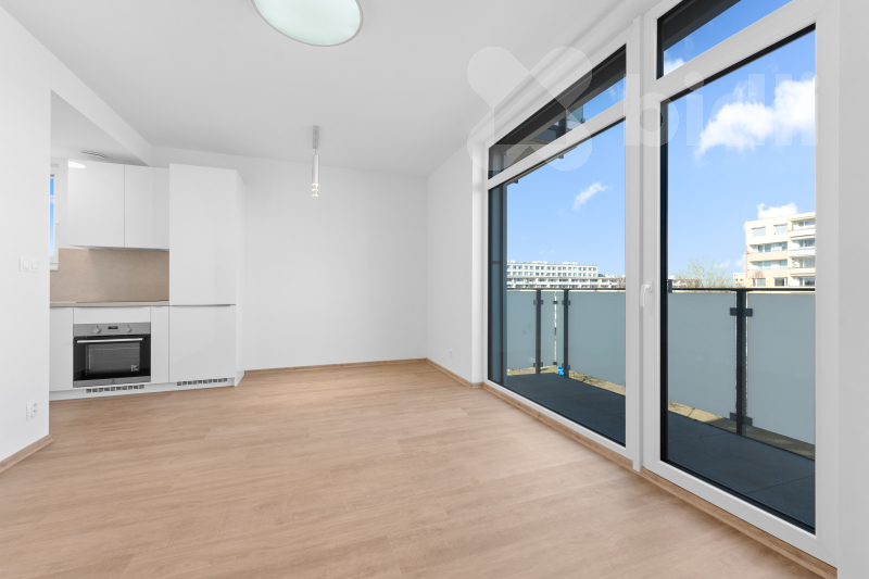 kuchyň + obývací pokoj