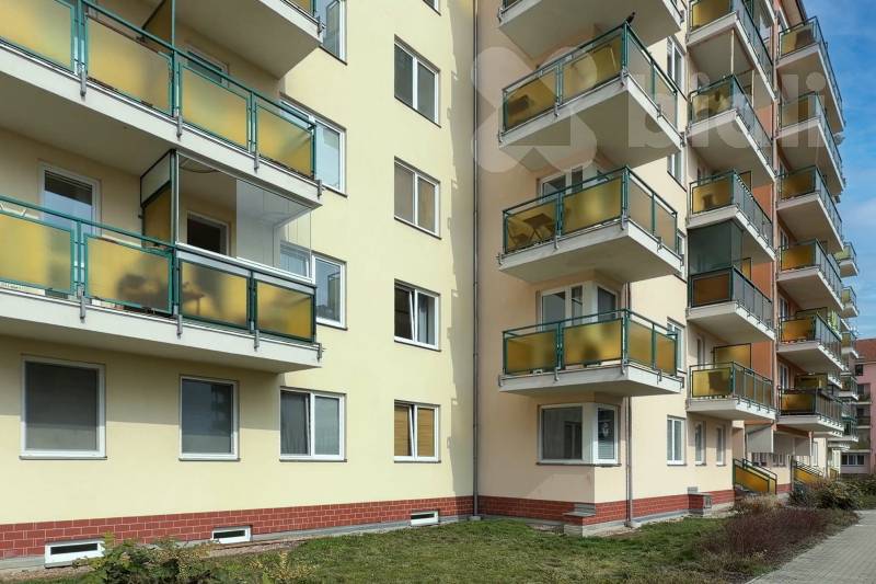 Světlá garsonka s balkonem u Hostivařského lesopar