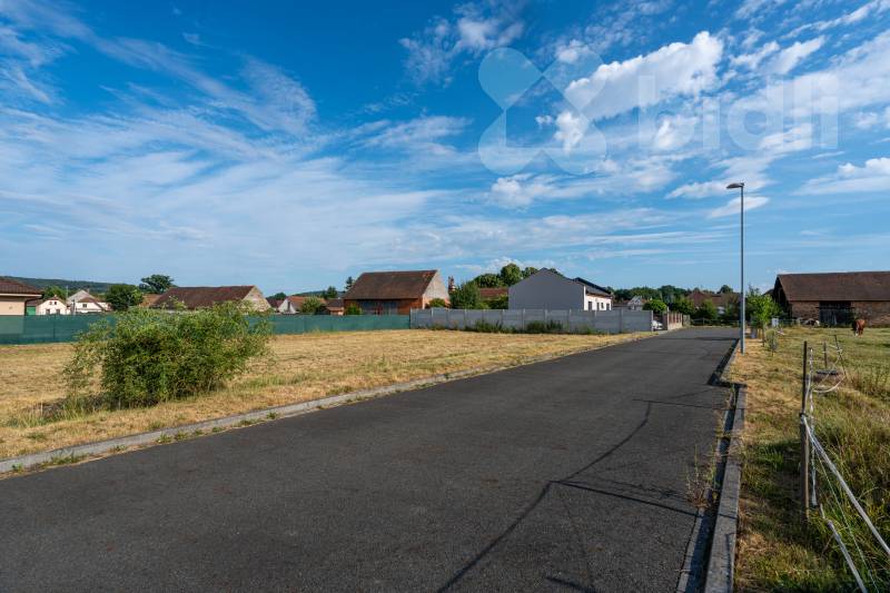 Prodej stavební parcely 1.216 m2 s kompletními inž