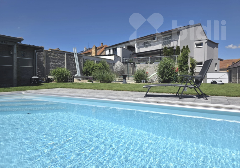Prodej rodinného domu 299 m² – pohled 2