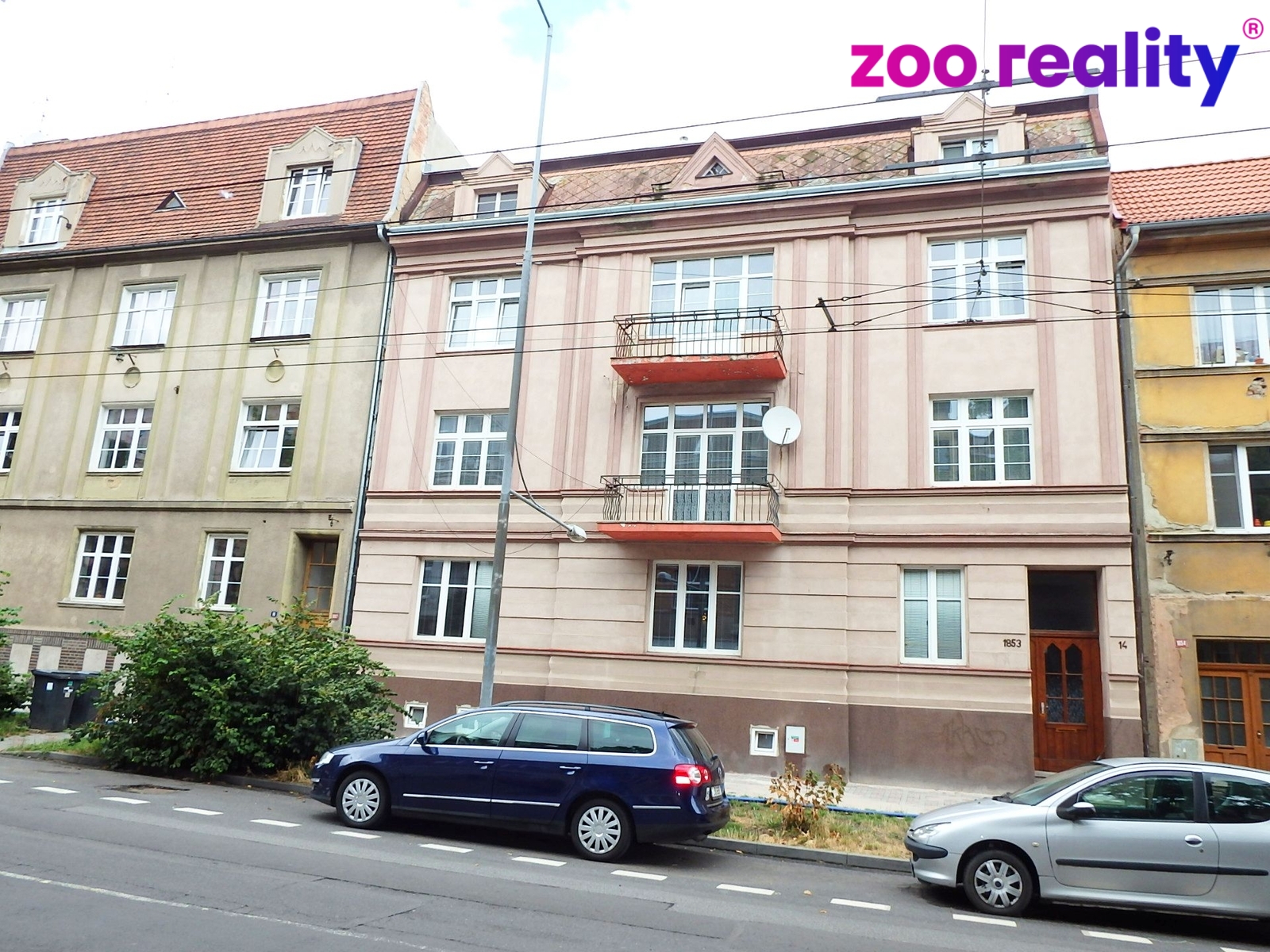 DŮM