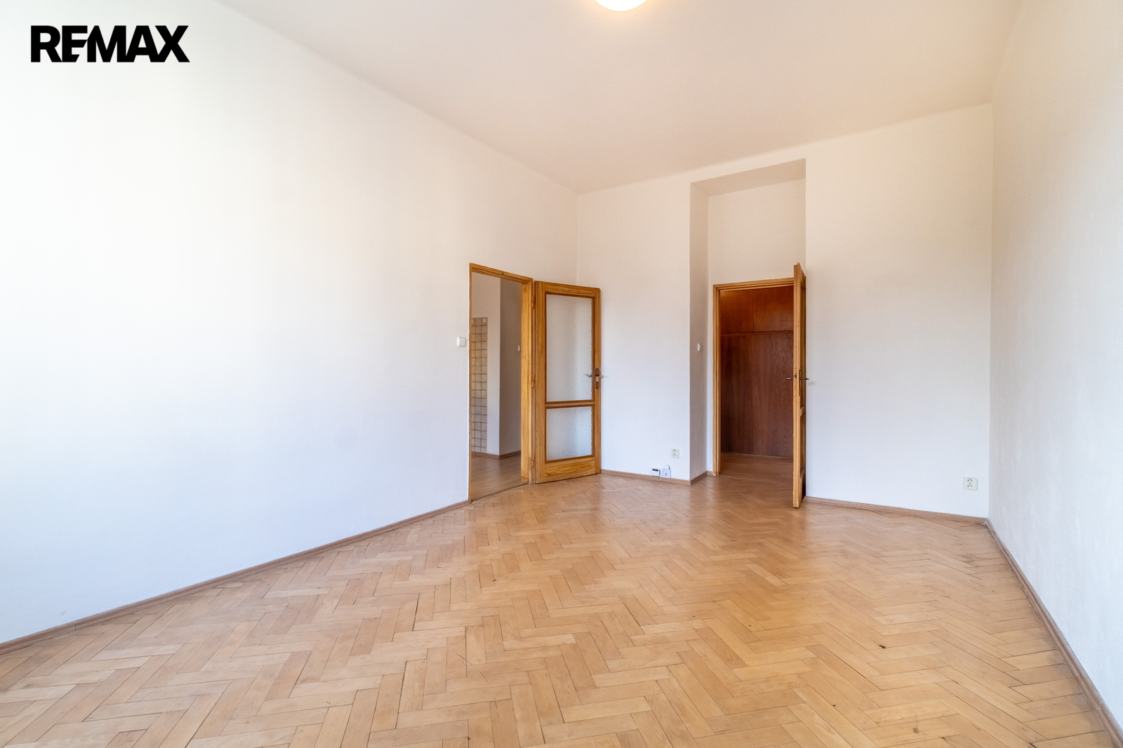 Vstup z kuchyně i z předsíně