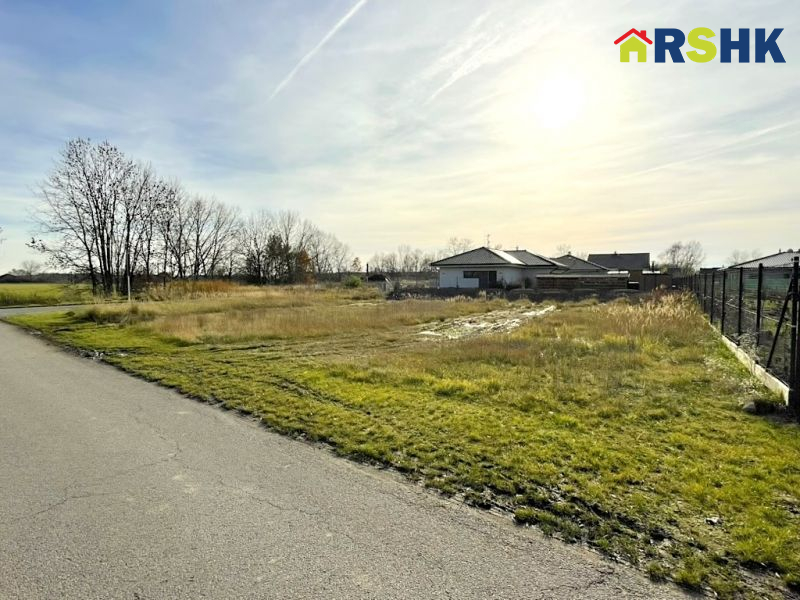 Prodej rohového pozemku 975 m² v obci Libišan