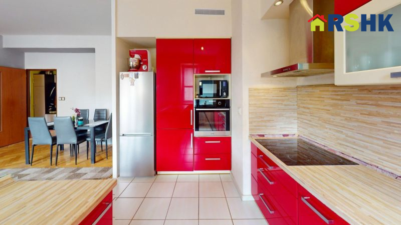 Prostorný byt 4+KK s balkóny a velkým sklepem ve Smiřicích