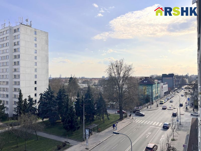 Pronájem bytu 2+1 s lodžií, širší centrum HK