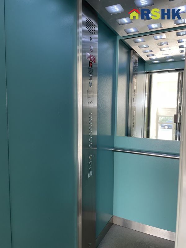 Pronájem bytu 2+1 s lodžií, širší centrum HK