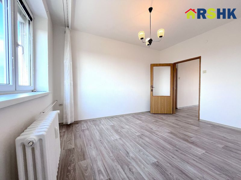 Pronájem bytu 2+1 s lodžií, širší centrum HK