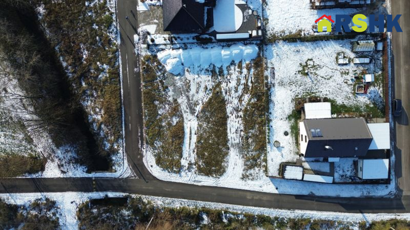 Prodej rohového pozemku 975 m² v obci Libišan