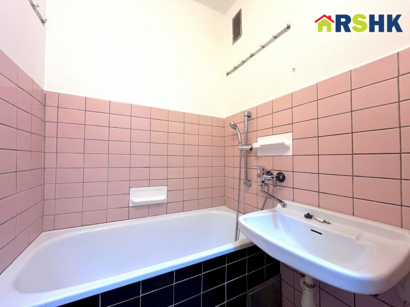 Pronájem bytu 2+1 s lodžií, širší centrum HK