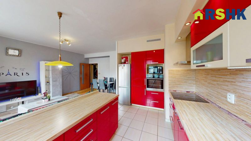 Prostorný byt 4+KK s balkóny a velkým sklepem ve Smiřicích