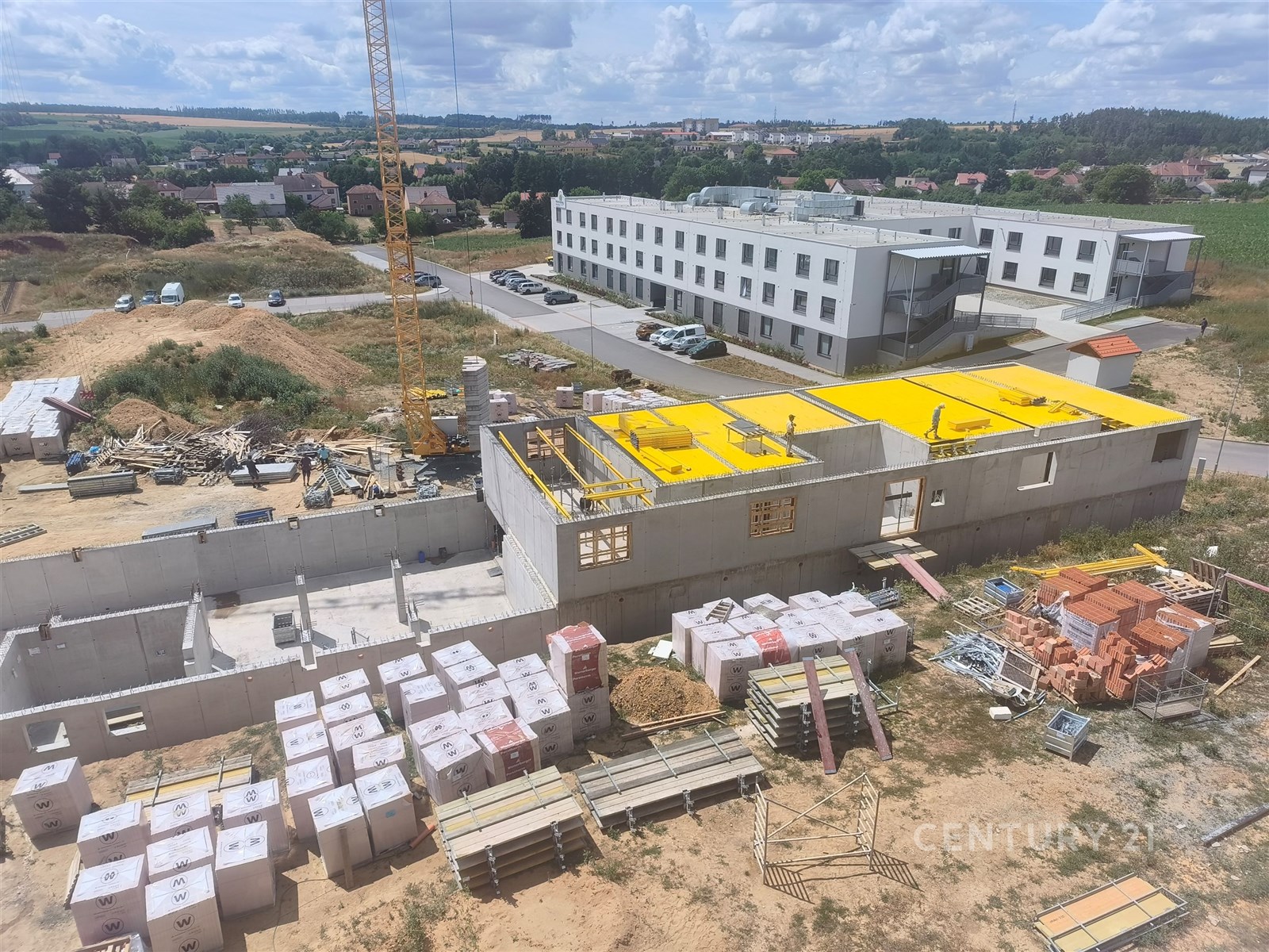 Prostorná ložnice, parketová podlaha, moderní vest