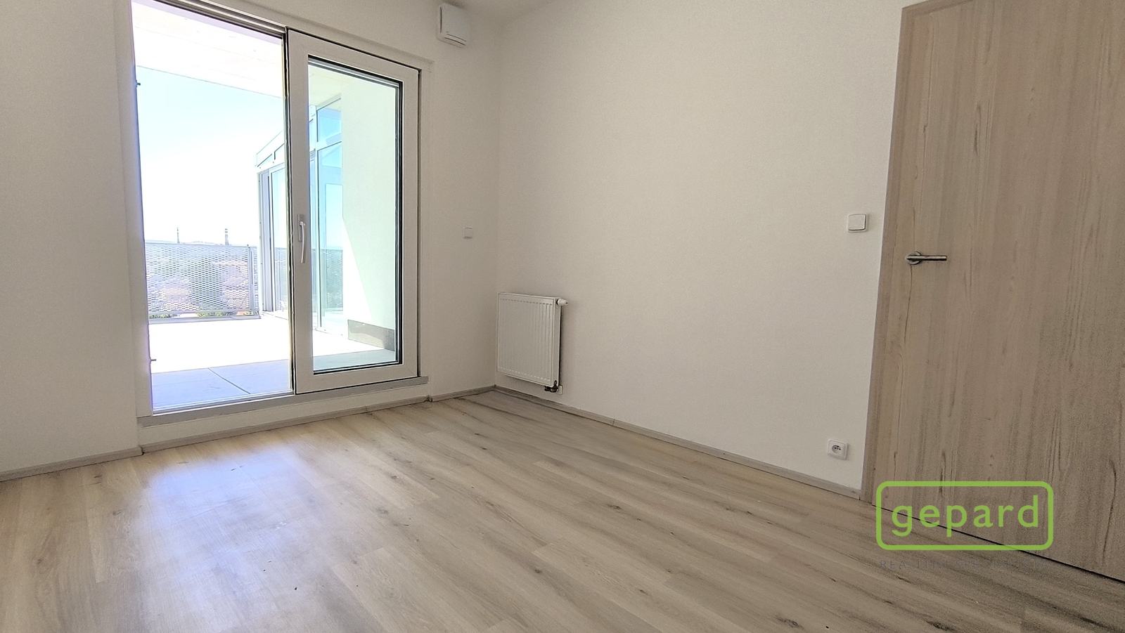 Ložnice se vstupem na terasu