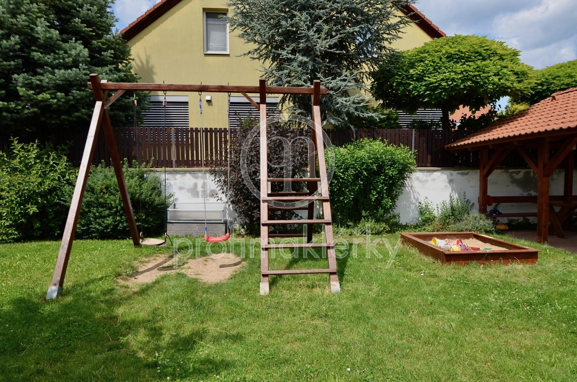 prona-jem-luxusni-ho-a-velice-prostorneho-bytu-3-1