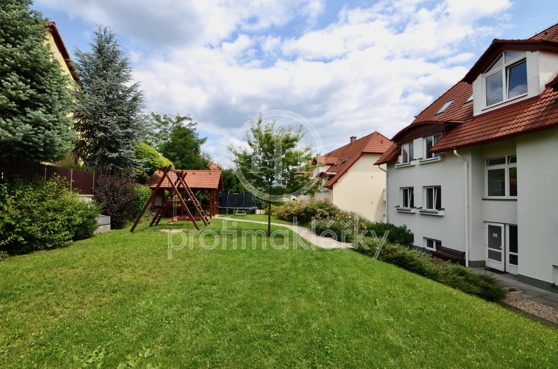 prona-jem-luxusni-ho-a-velice-prostorneho-bytu-3-1