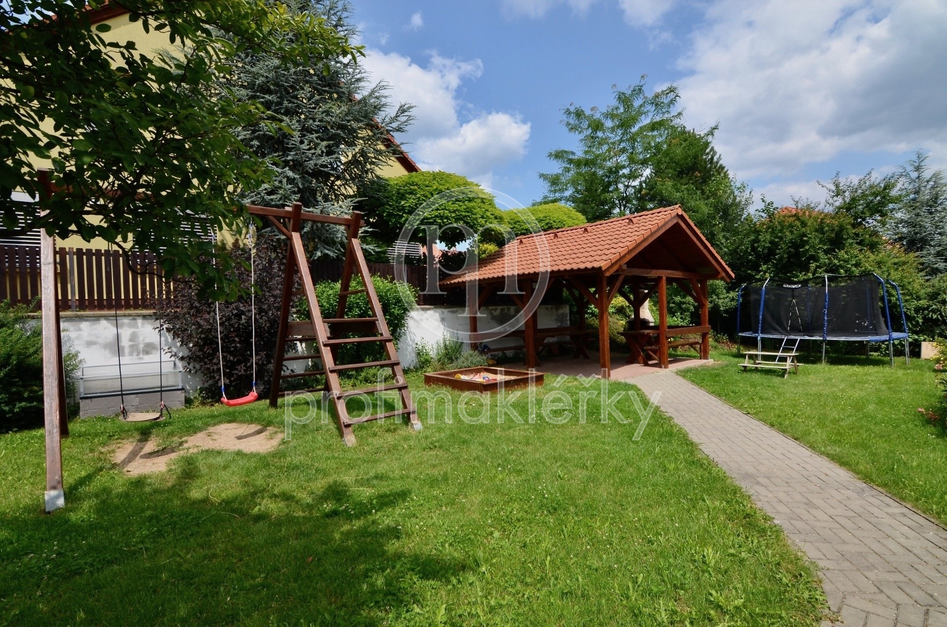 prona-jem-luxusni-ho-a-velice-prostorneho-bytu-3-1