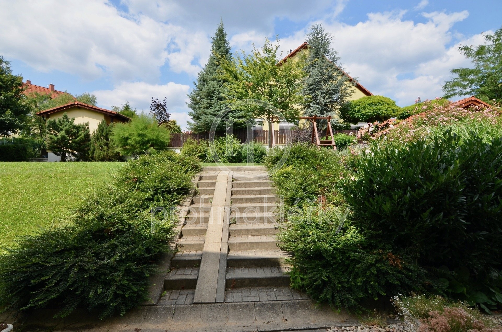 prona-jem-luxusni-ho-a-velice-prostorneho-bytu-3-1