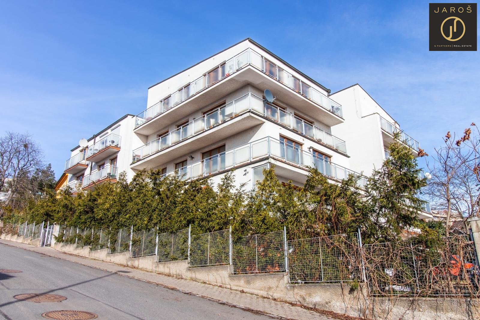 4f46b3b6-1ec5-4f97-a8f2-0424984bd710 2