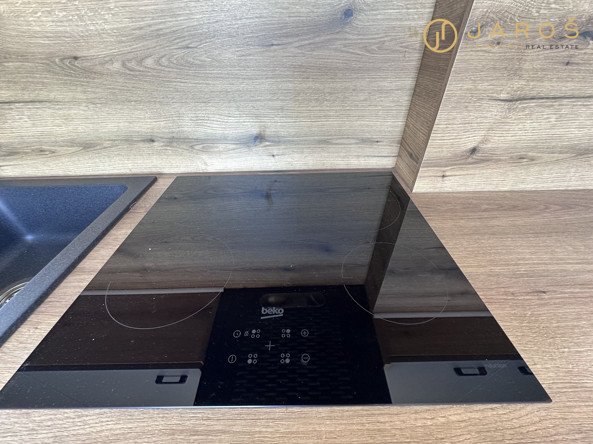 20250807_093935904_iOS