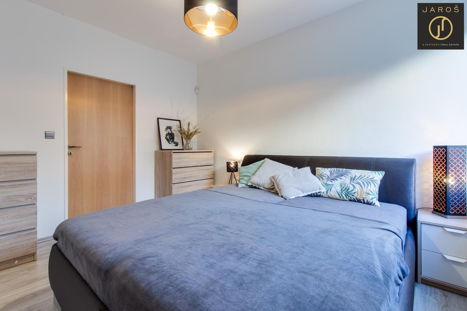 f1a38de0-1a5c-4bf6-9b1f-834251d6a07e 2