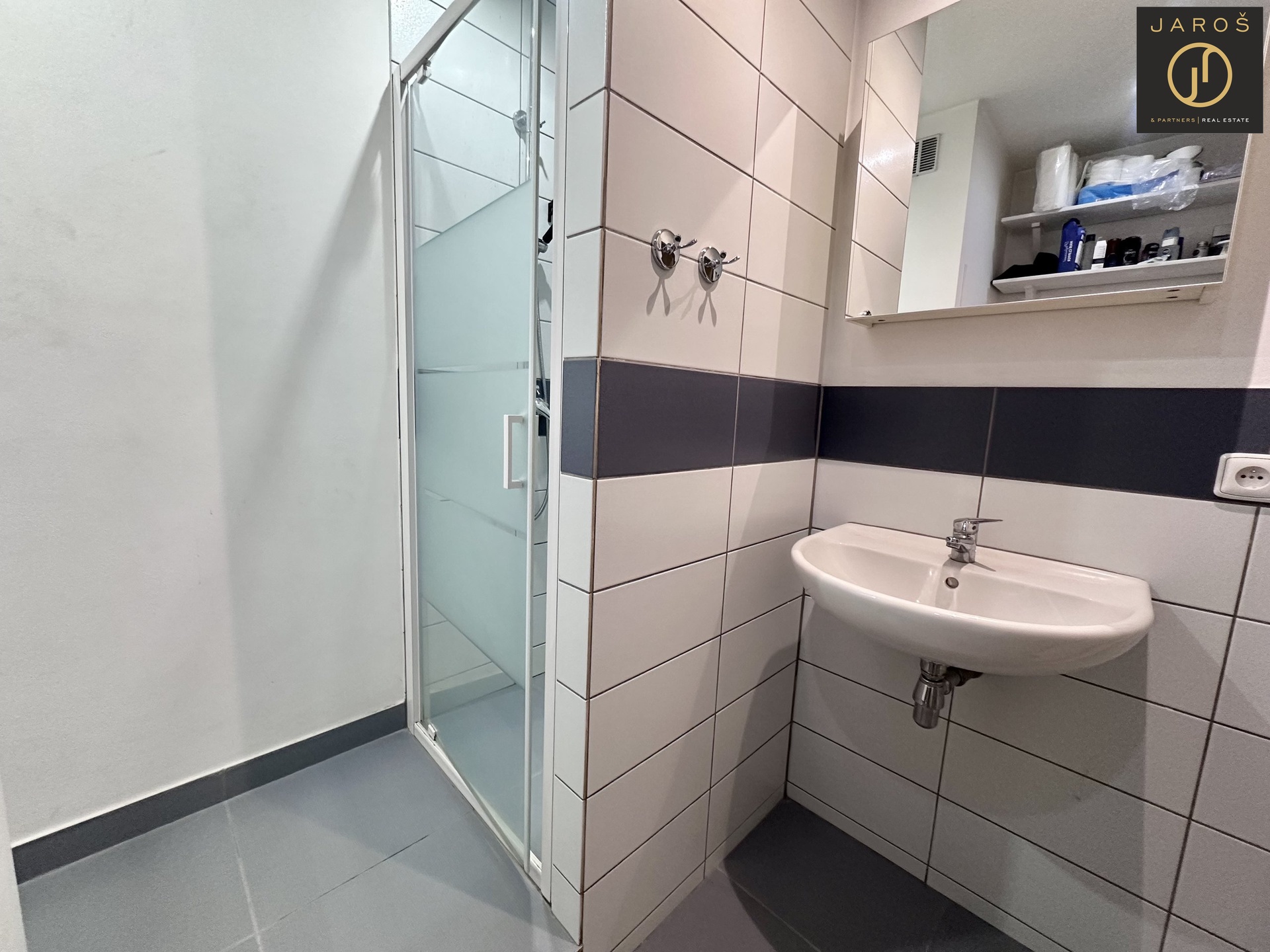 20251024_125553007_iOS