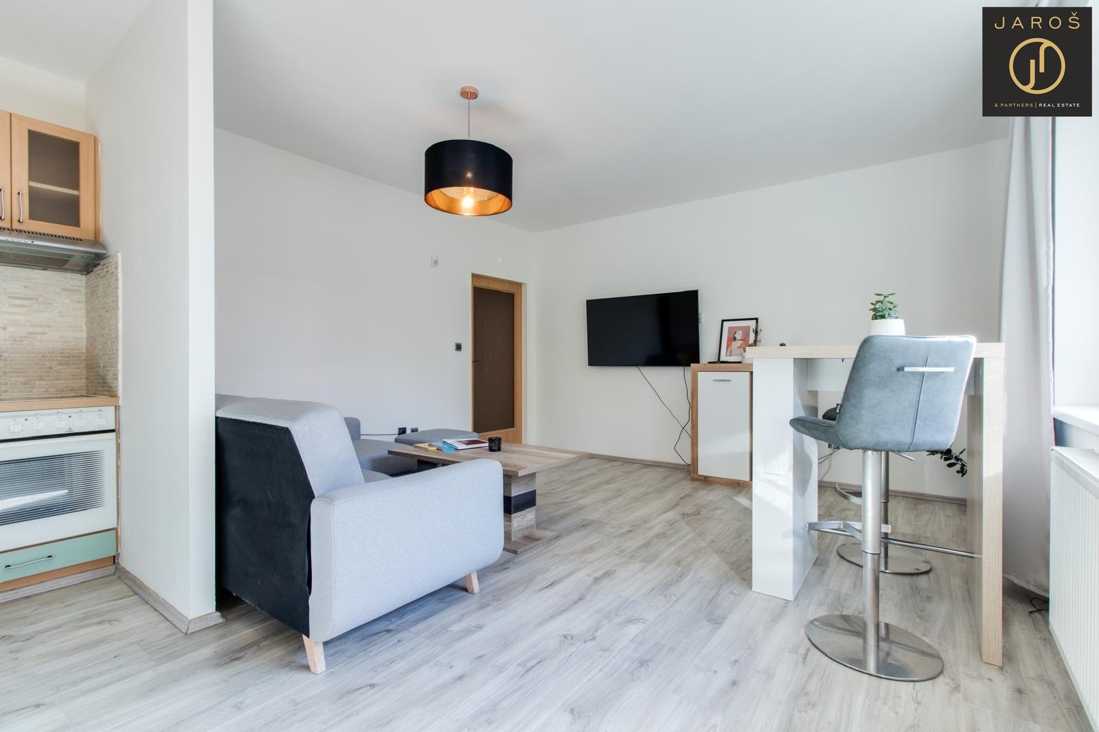 93f4e0e4-938d-4878-89db-e609d26e4c4e 2