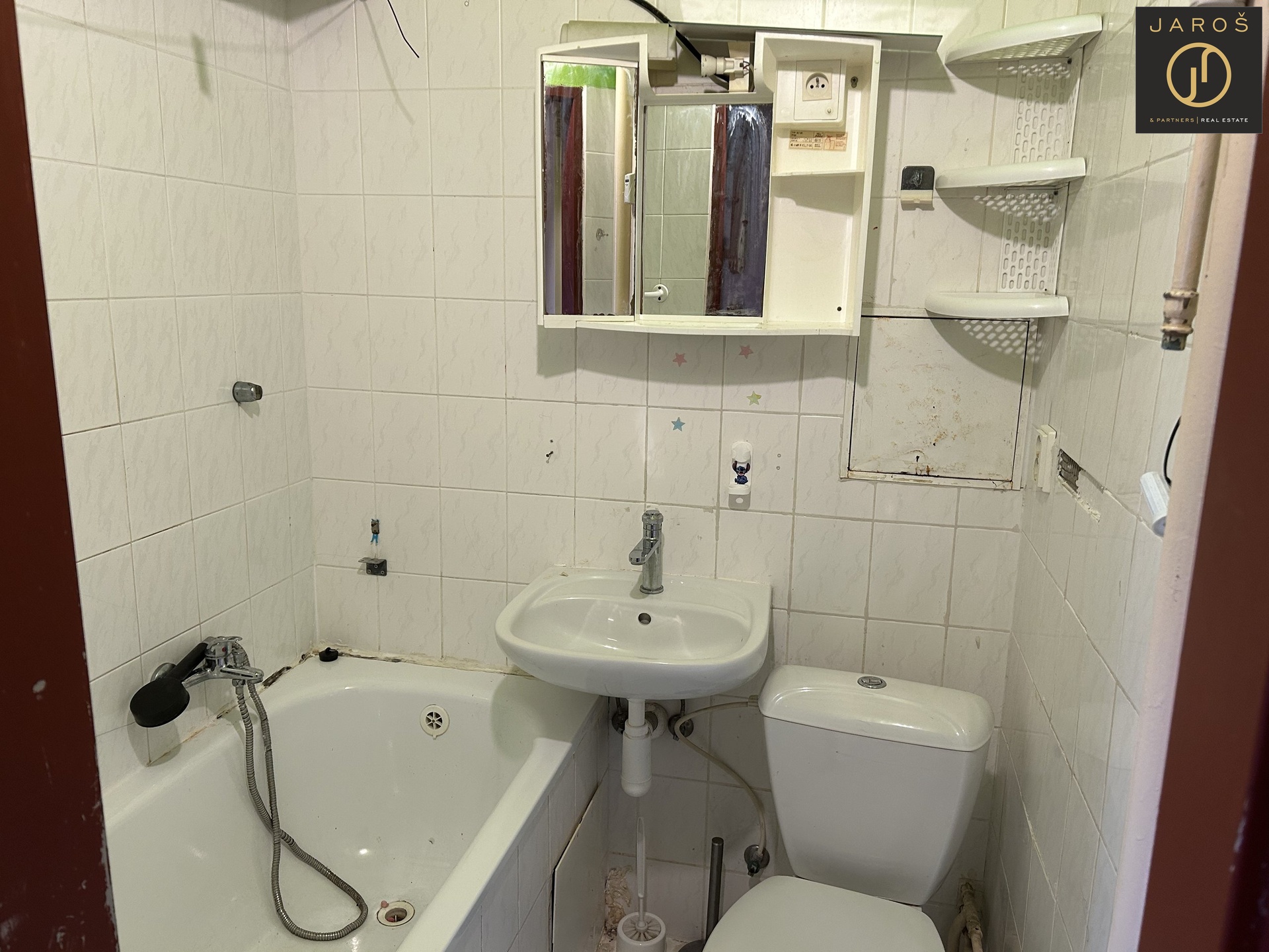 E5FC86C2-D6F6-42CD-939F-2EAA4351E8ED