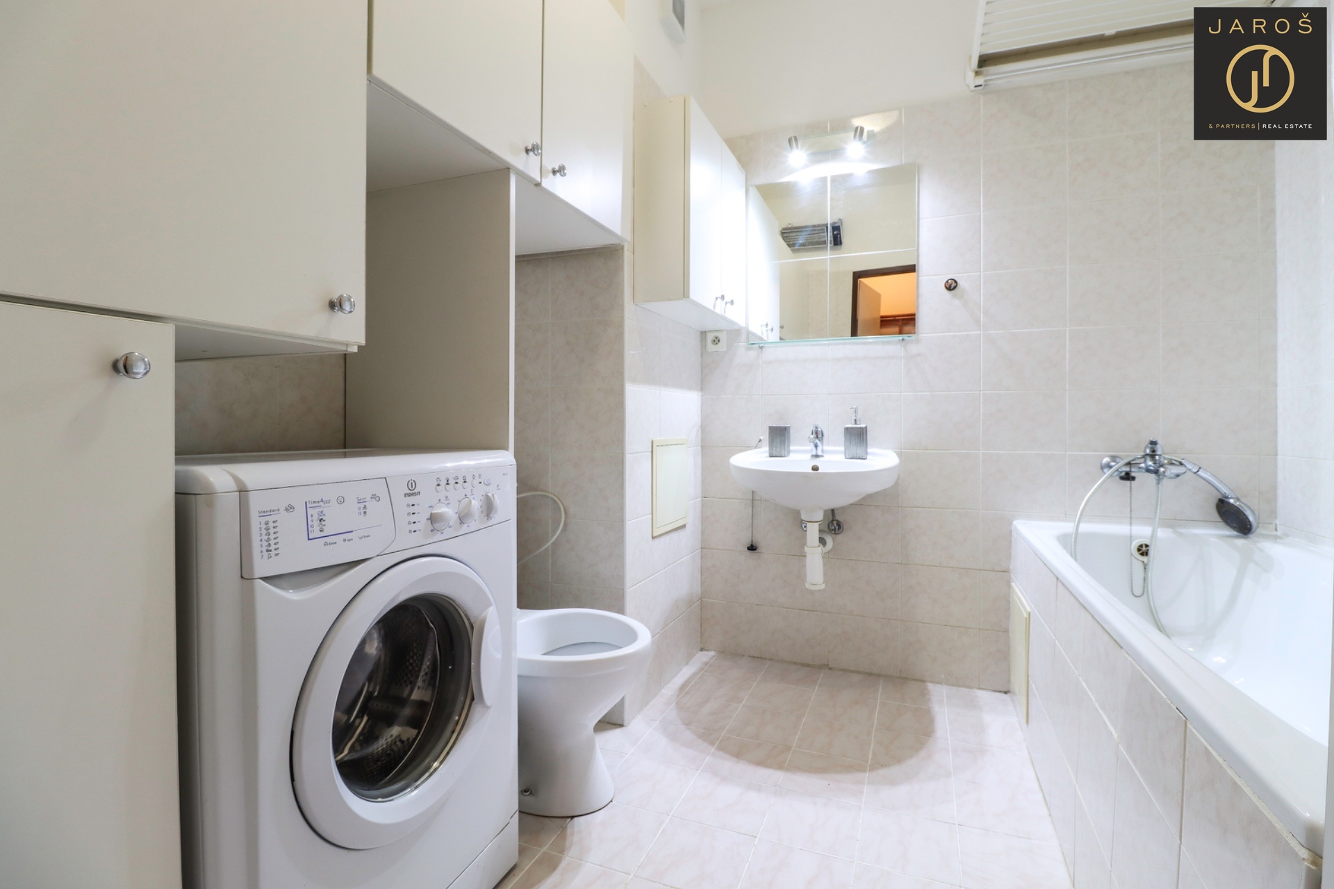 81A4F564-F022-409E-8369-4D52415C9492