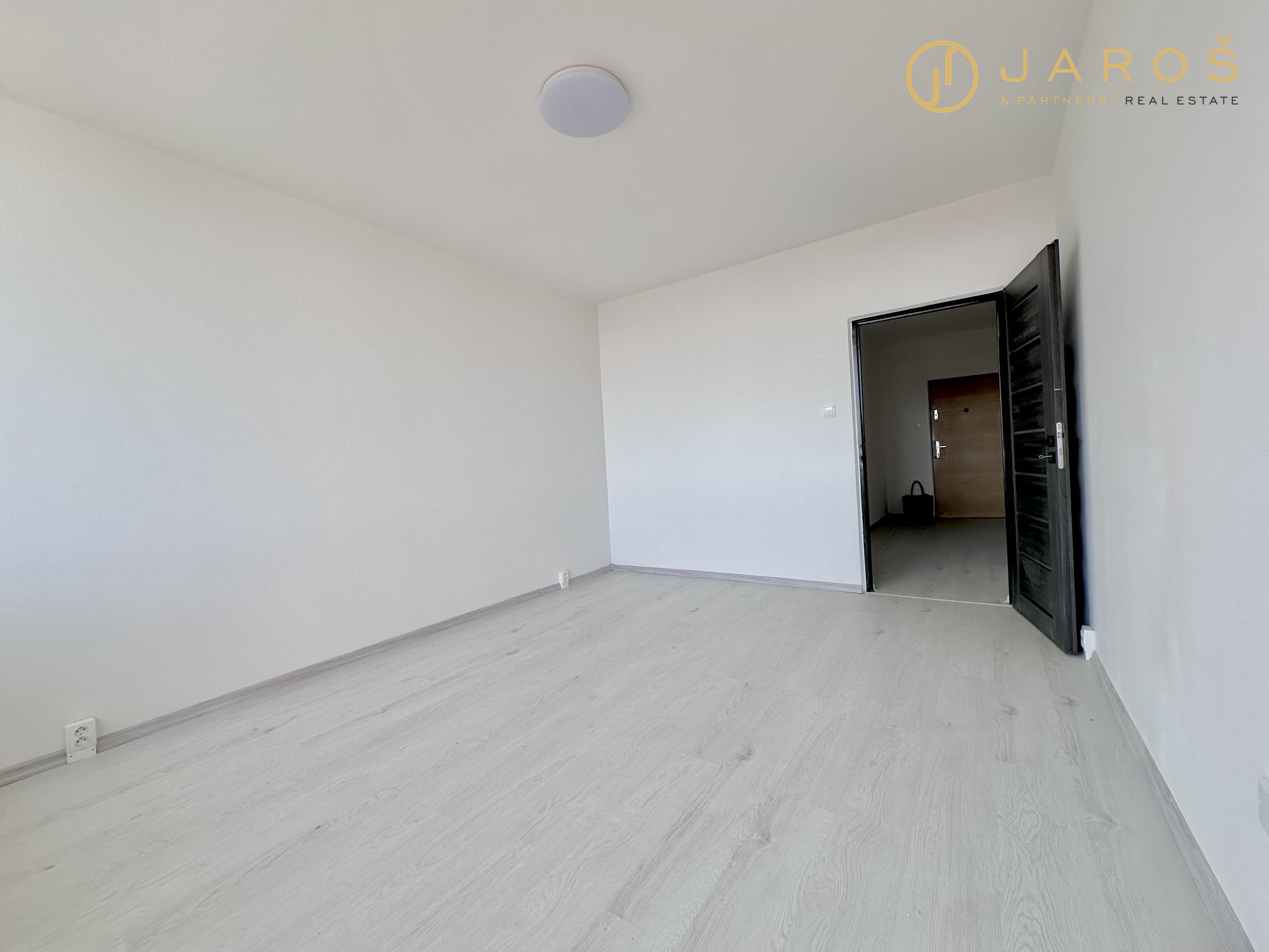 20250807_093740132_iOS