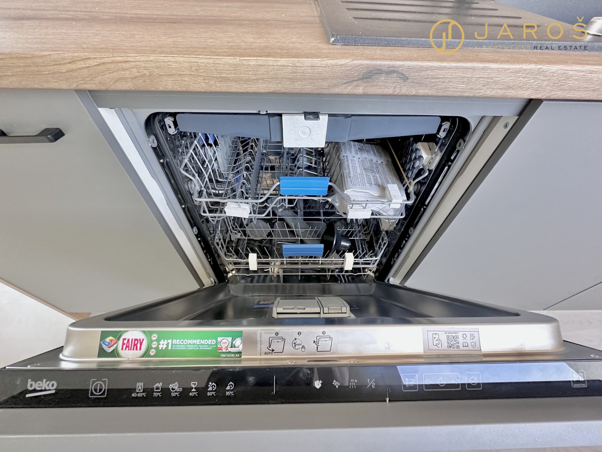 20250807_093944481_iOS