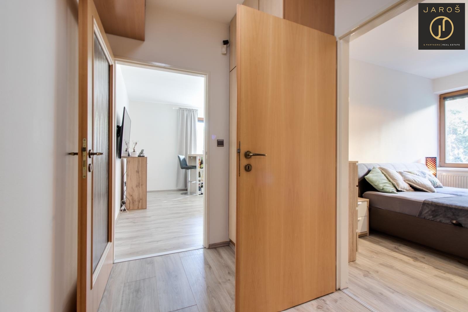 cfd276ad-89ed-4d13-86d2-2c1d88fca3d2 2