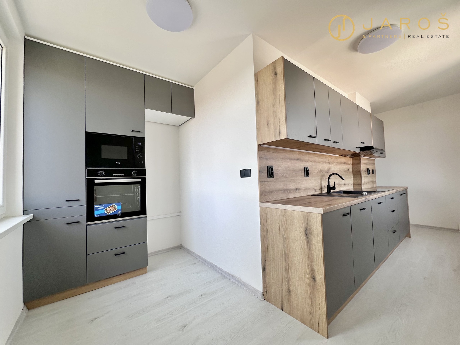 20250807_093914326_iOS