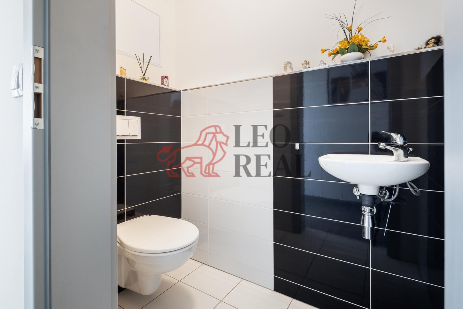 WhatsApp Image 2025-10-21 at 14.22.13 (1).jpeg