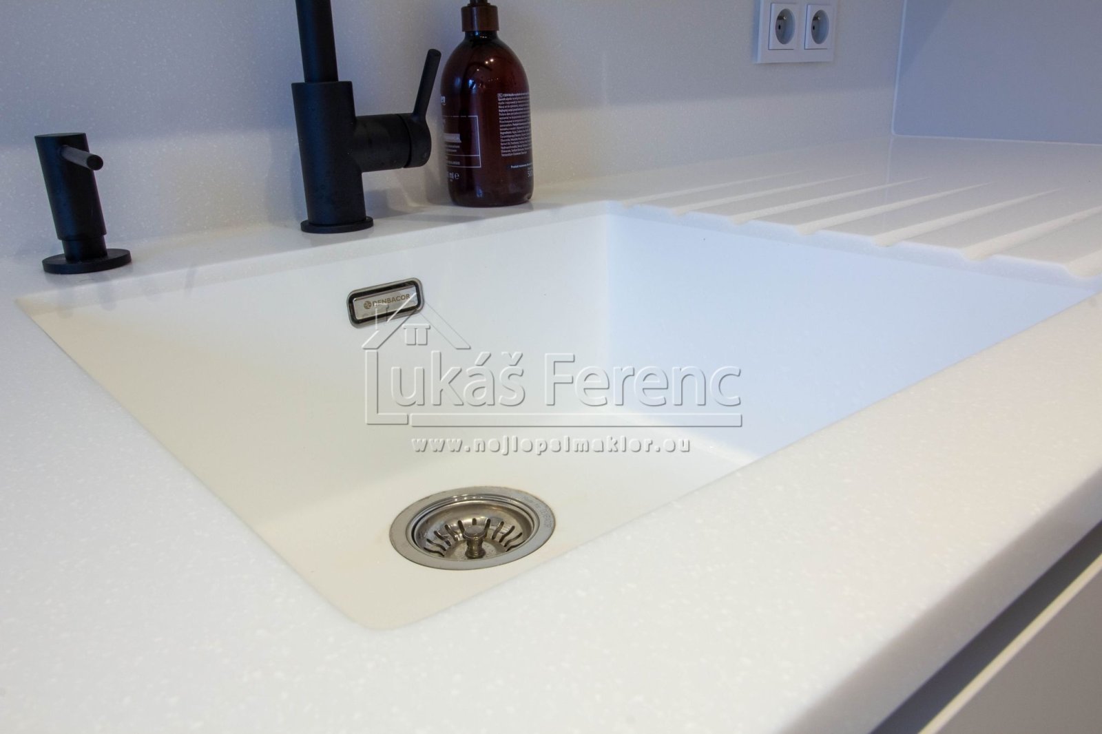 Pronájem bytu, 2+kk, 60 m&sup2;, Lotyšská, Praha -