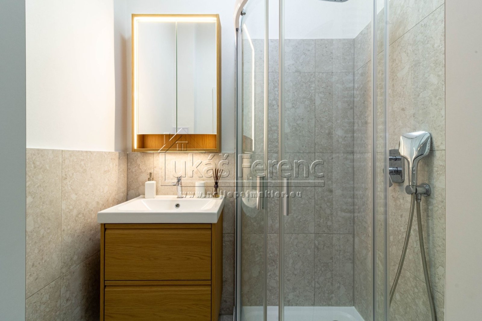 Pronájem bytu, 2+kk, 60 m&sup2;, Lotyšská, Praha -