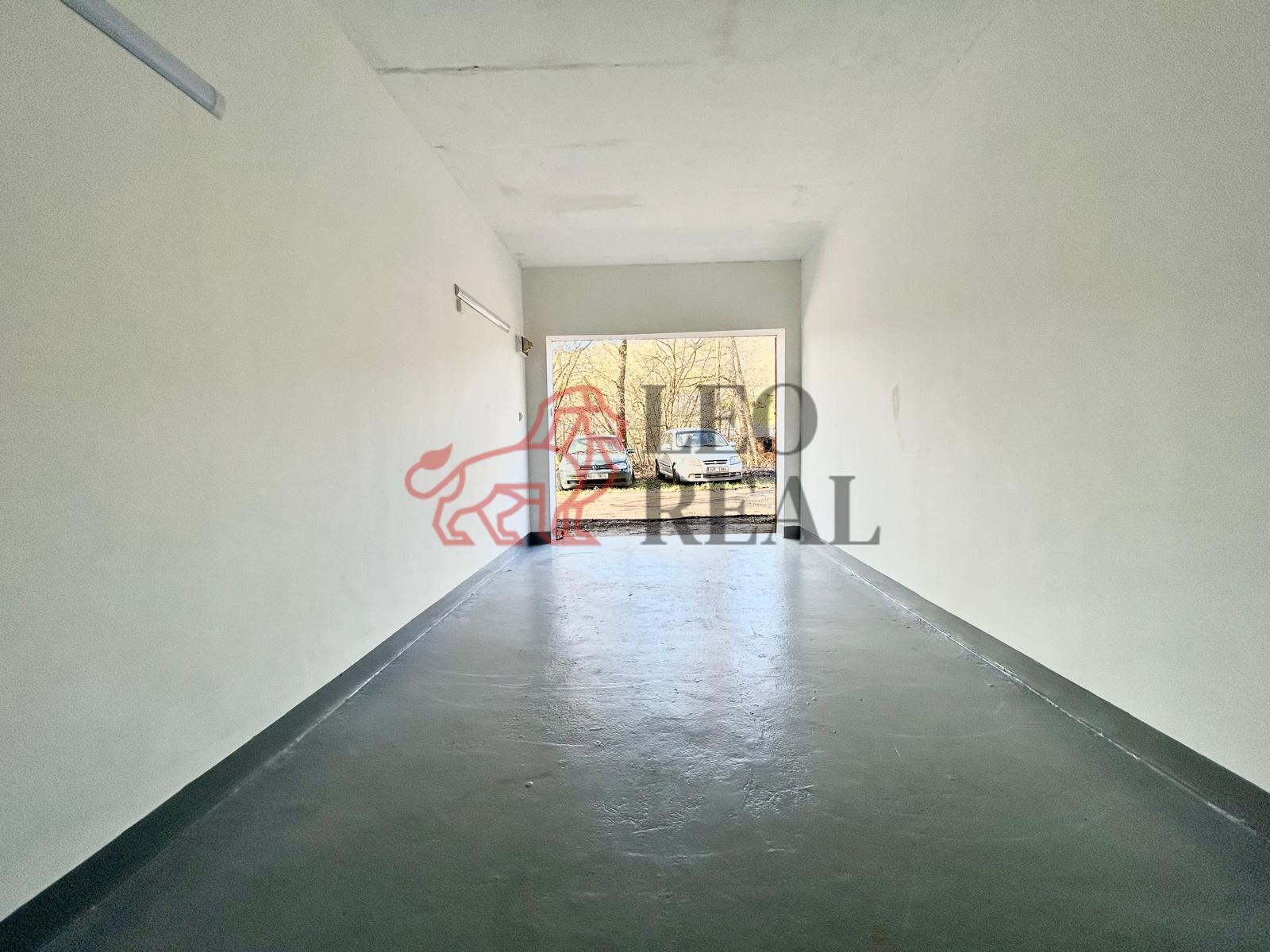 zadní stěna k vratům.jpeg