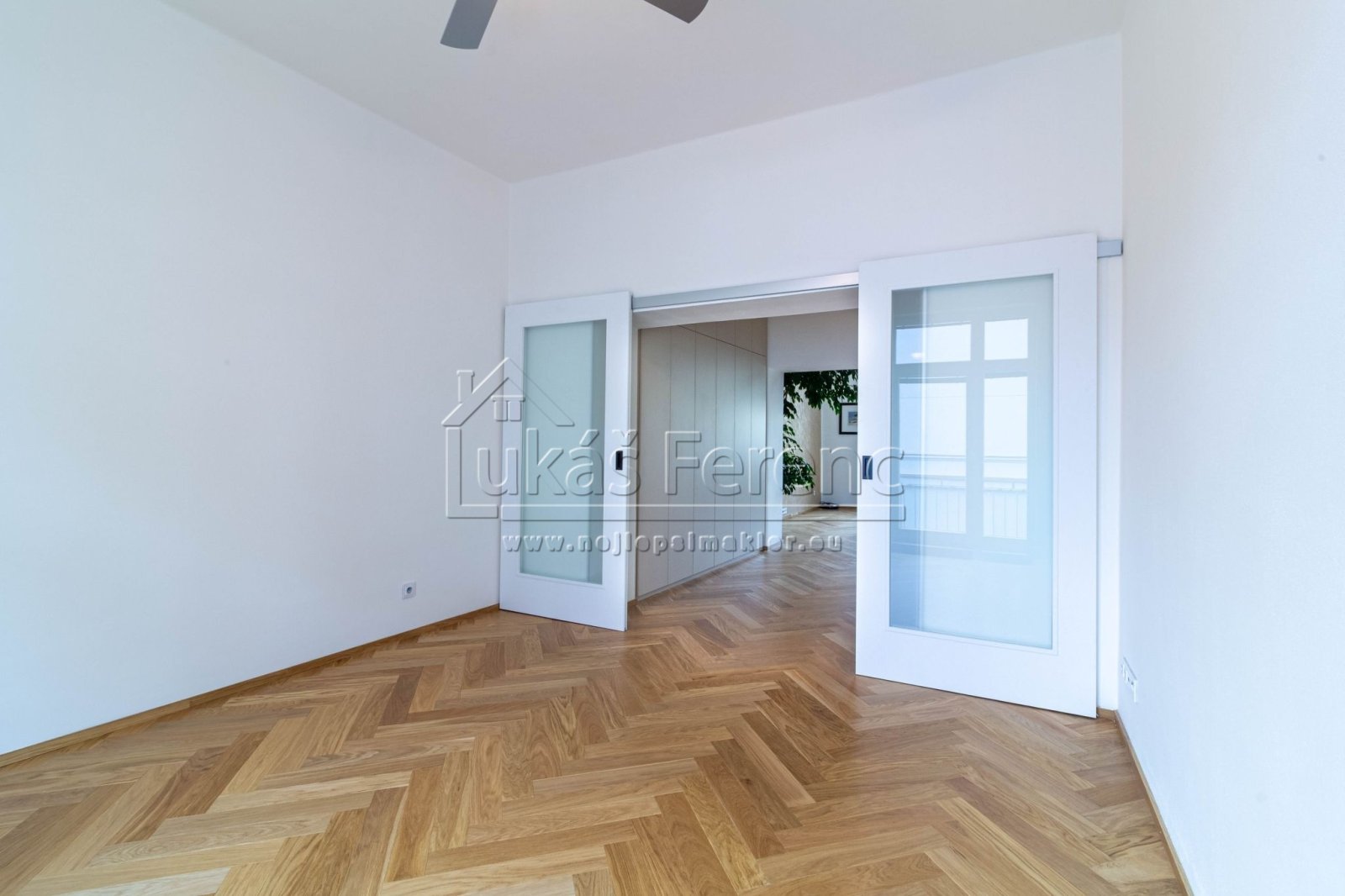 Pronájem bytu, 2+kk, 60 m&sup2;, Lotyšská, Praha -