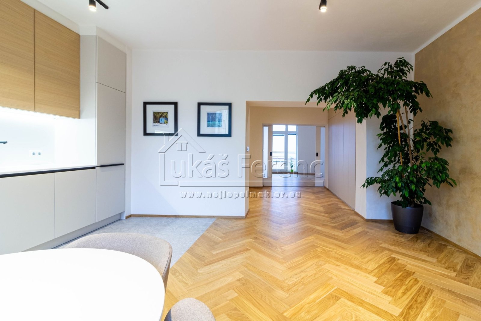 Pronájem bytu, 2+kk, 60 m&sup2;, Lotyšská, Praha -