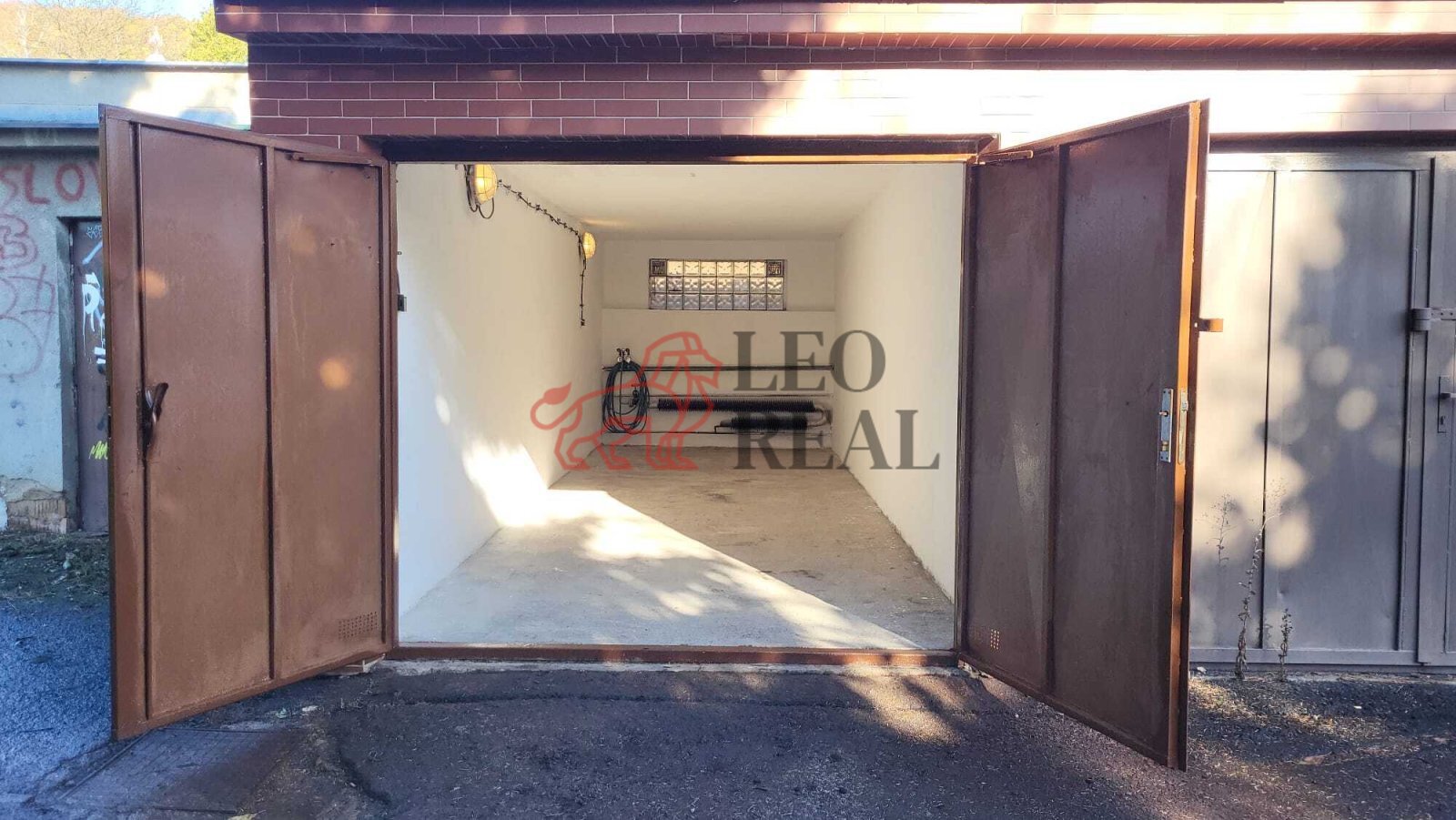 garáž cestička 4.jpg