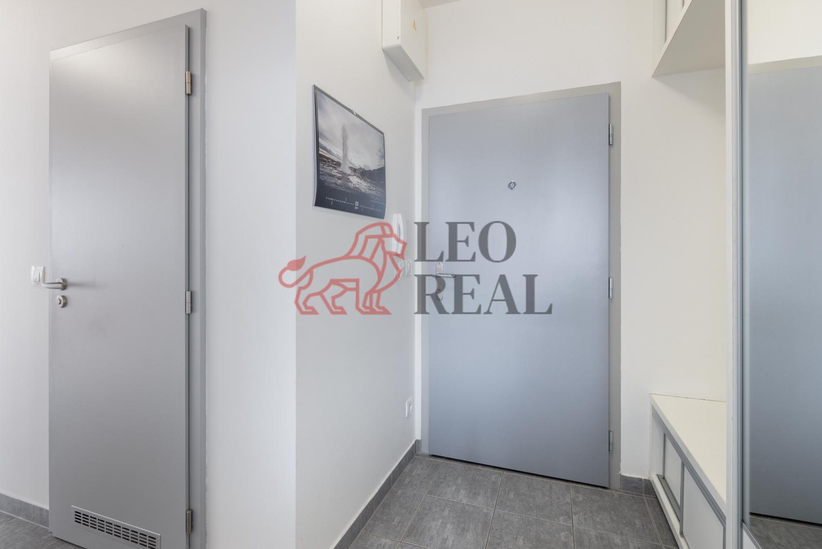 WhatsApp Image 2025-10-21 at 14.22.14 (1).jpeg