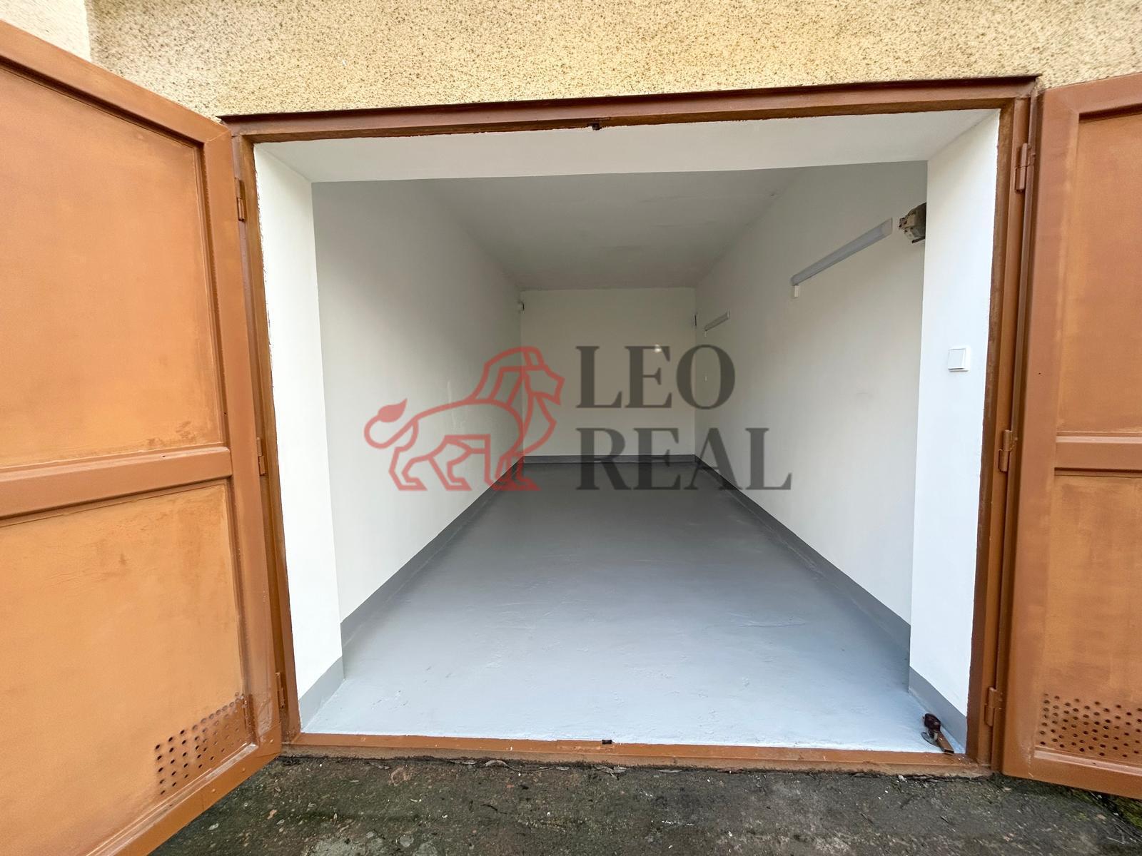 otevrena vrata blízko.jpeg