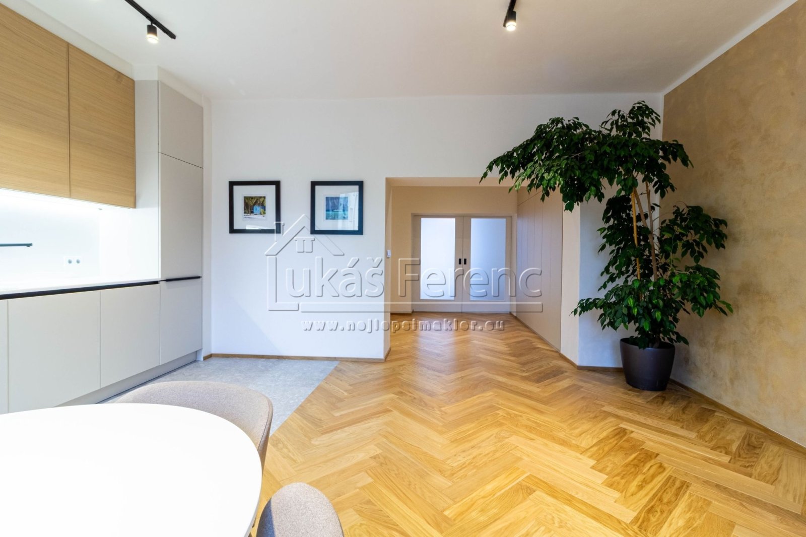 Pronájem bytu, 2+kk, 60 m&sup2;, Lotyšská, Praha -
