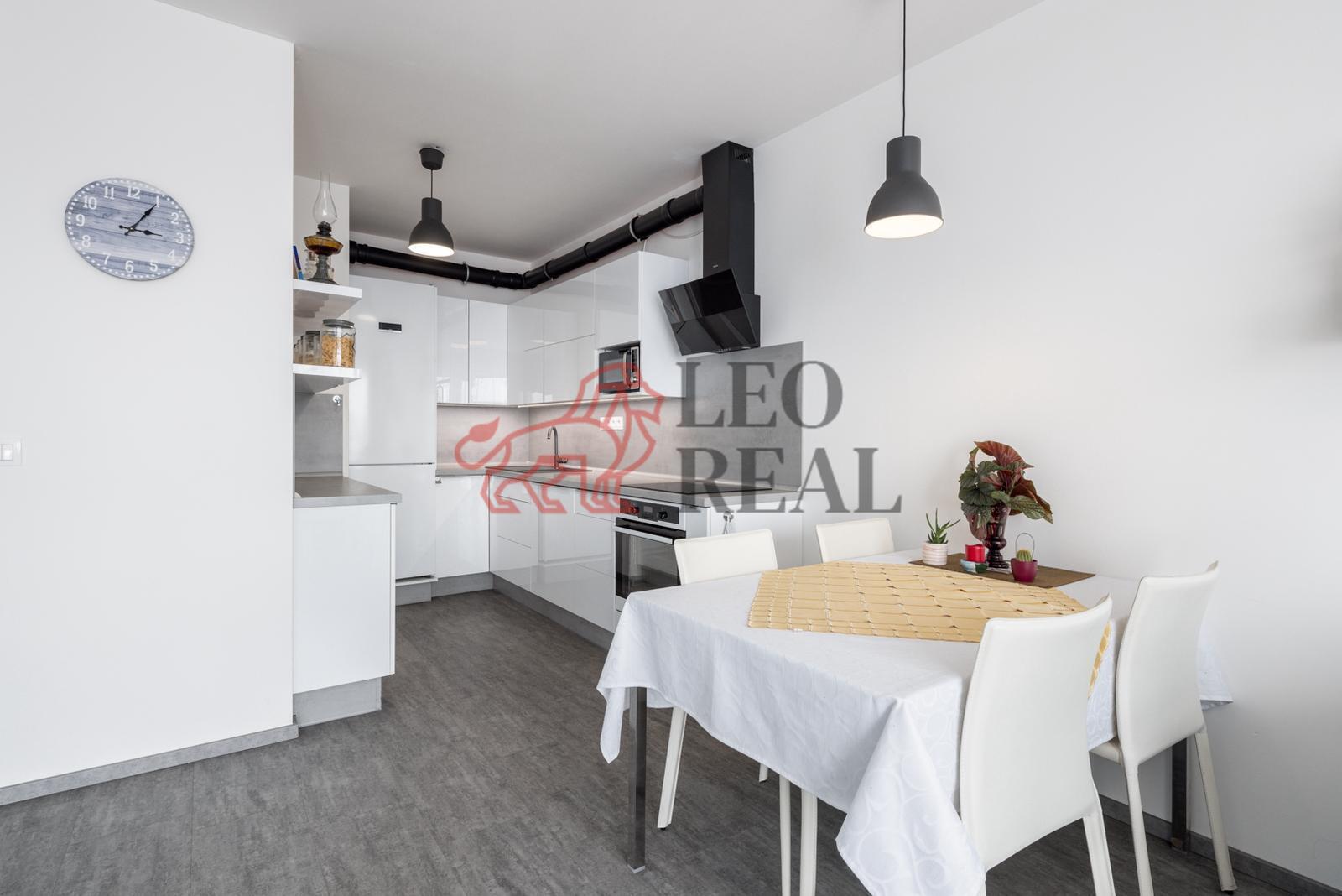 WhatsApp Image 2025-10-21 at 14.22.15 (1).jpeg